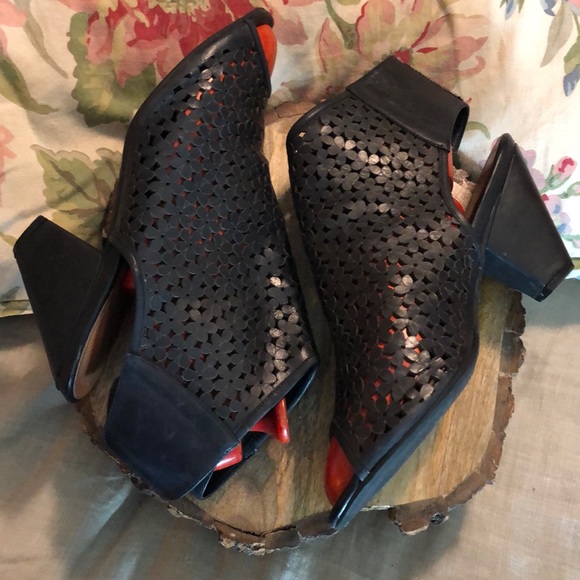 GREAT MOMENTS Size 11 Premier VHeel Floral Leather Laser Cut-Out Design Velcro - Picture 3 of 16